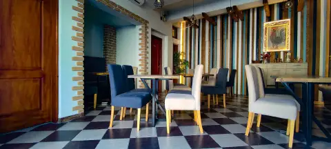 Mali prostor za rođendane i privatne večere Gardoš Zemun – udobna postavka stolova