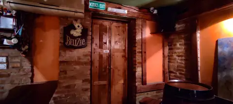 Enterijer sale za venčanja Gardoš – cigla, drvo i topla ambijentalna rasveta za velike događaje