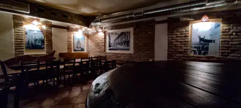 Postavka stolova za proslavu u sali na Gardošu – komforan ambijent za 65 osoba